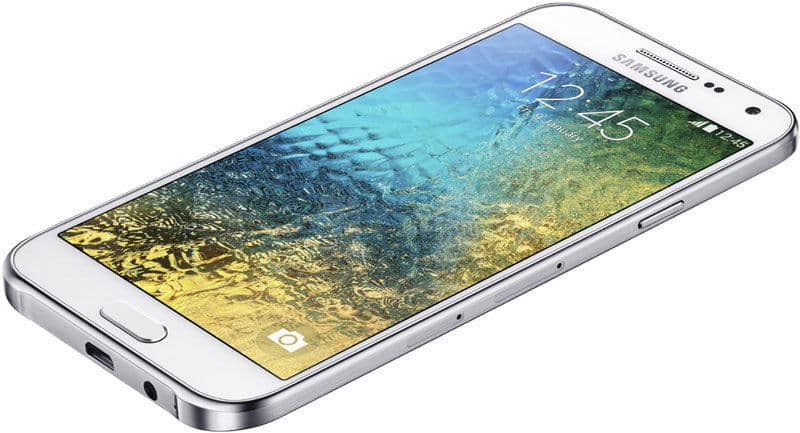 Samsung Galaxy E7 smartphone, front view, white finish with blue and yellow underwater scene on display screen