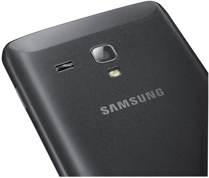 Samsung Omnia M rear view, black phone with camera and Samsung logo visible