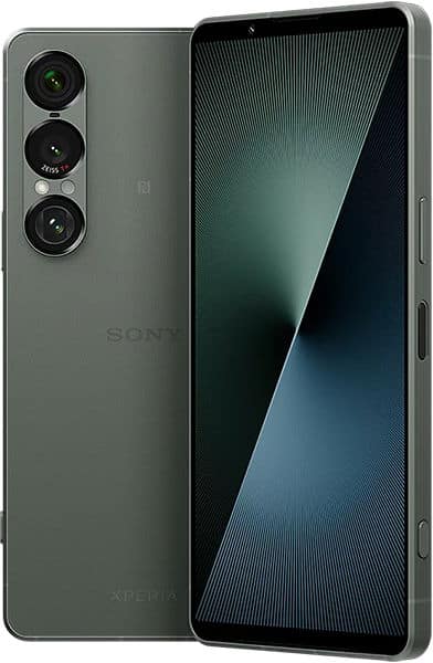 Sony Xperia 1 VII rear view, green finish with three cameras and display showing gradient wallpaper