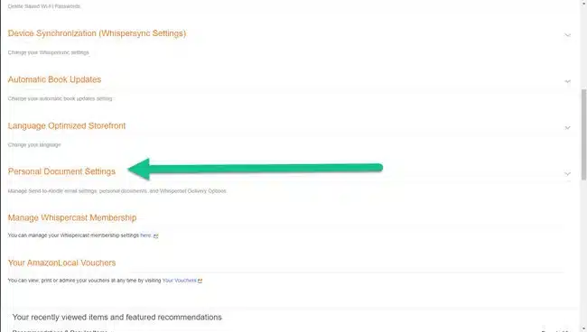 Kindle settings menu with "personal document settings" option highlighted by a green arrow, showing options for device synchronization, book updates, language, and whispersync membership